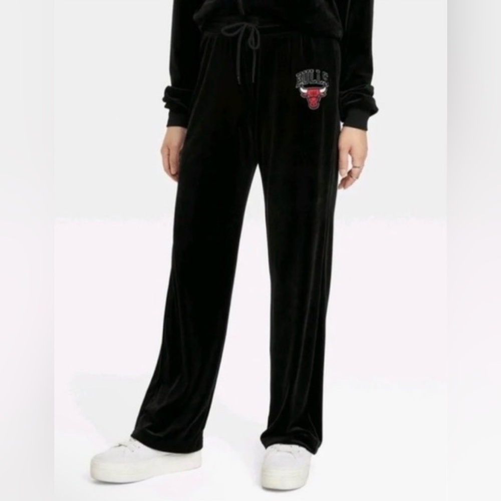 Vintage Y2K NBA Chicago Bulls Basketball Black Velour Lounge Pants Size Medium